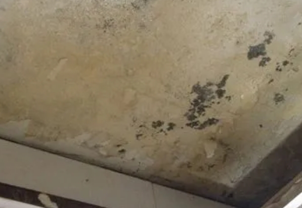 港南阳台漏水维修公司分享下港南卫生间渗水维修需要注意哪些问题。